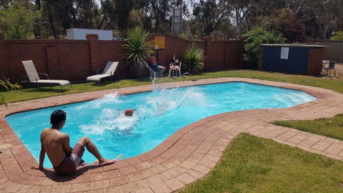 Golden Country Motel And Caravan Park - Accommodation Gladstone 1