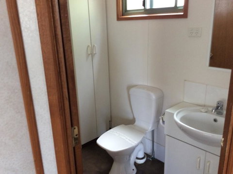 Golden Country Motel And Caravan Park - Accommodation Gladstone 2
