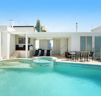 Golden Gate 2 Storey Penthouse with Pool - We Accommodate - Accommodation Gladstone