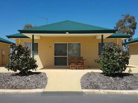 Golden Ponds - Accommodation Gladstone 1