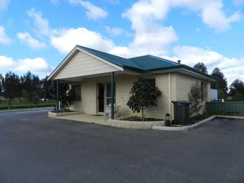 Golden Ponds - Accommodation Gladstone 2