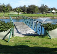 Golden Ponds - Accommodation Gladstone