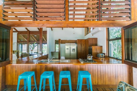 Golden Sunbird - Accommodation Gladstone 0