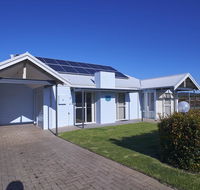 Golf and Beach Retreat - Accommodation Gladstone