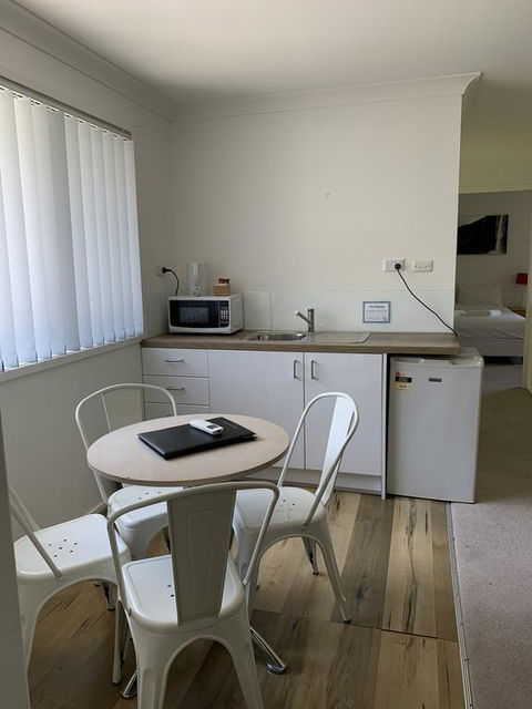 Golf View Motel - Accommodation Gladstone 3