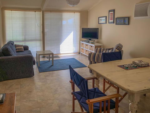 Gone Fishing - Accommodation Gladstone 1