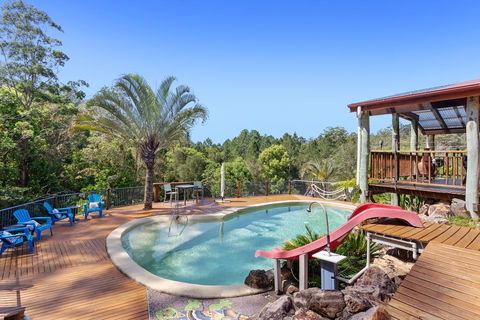 Gorgeous Mediterranean-style Hinterland Home - Accommodation Gladstone 0