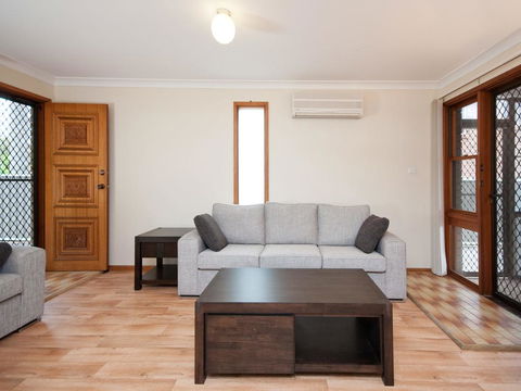 Government Road, 27, Skippers Rest - Accommodation Gladstone 2