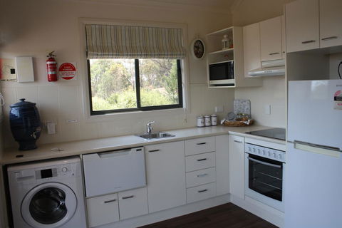 Grace Cottages - Accommodation Gladstone 2