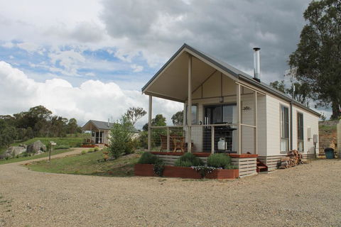 Grace Cottages - Accommodation Gladstone 0