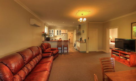 Grace's Spa Cottage - Accommodation Gladstone 1
