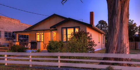 Grace's Spa Cottage - Accommodation Gladstone 0