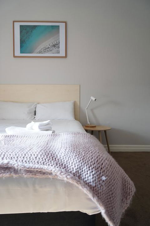 Grand Hotel Rockdale - Accommodation Gladstone 0
