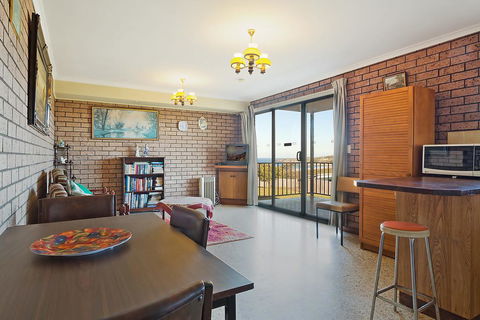 Grandview Apartment - Ocean Views - Accommodation Gladstone 2