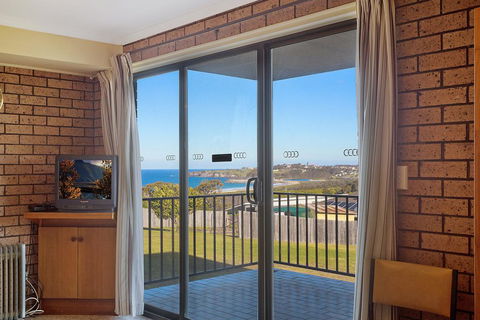 Grandview Apartment - Ocean Views - Accommodation Gladstone 1