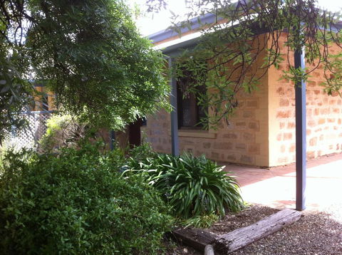 Granmas Cottage - Accommodation Gladstone 0