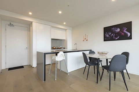 Gravity Tower - Accommodation Gladstone 1
