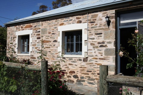 Griffiths Cottage - Accommodation Gladstone 0