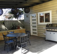 Guesthouse with Pool  BBQ - 10 kms from CBD - Accommodation Gladstone