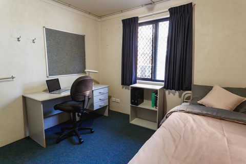 Guild House 6 Bedroom Flat - Accommodation Gladstone 3