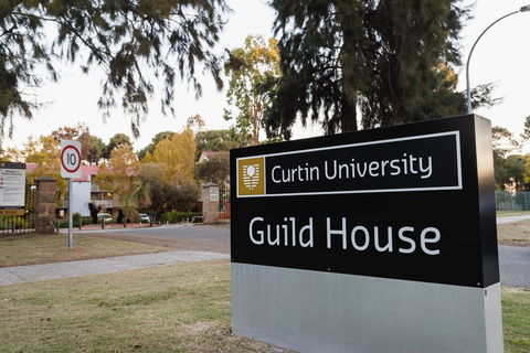 Guild House 6 Bedroom Flat - Accommodation Gladstone 1