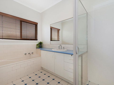 GUILDFORD COTTAGE - Accommodation Gladstone 1