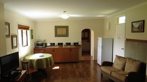 Gumtree On Gillies Bed And Breakfast - Accommodation Gladstone 2