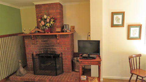 Gumtree On Gillies Bed And Breakfast - Accommodation Gladstone 3