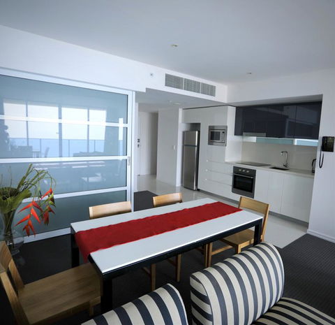 H Luxury Apartment At Surfers Paradise - Accommodation Gladstone 2