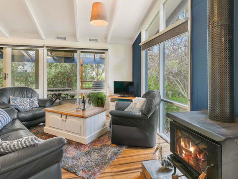 Hakea Bush Cabin - Accommodation Gladstone 1