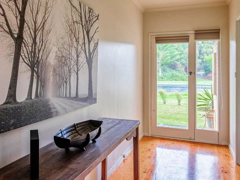 HAKUNA MATATA (No Worries) - Accommodation Gladstone 0