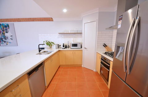 Halcyon Daze - Accommodation Gladstone 1