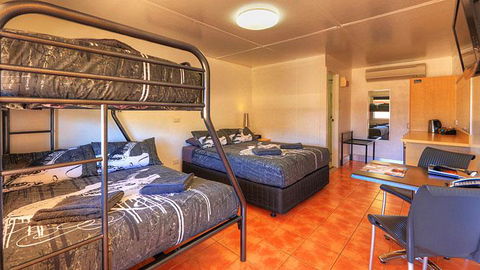 Halls Creek Motel - Accommodation Gladstone 3