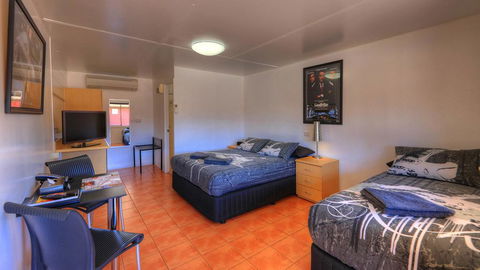 Halls Creek Motel - Accommodation Gladstone 2
