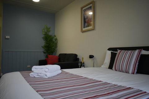 Hamilton Lakeside Motel - Accommodation Gladstone 0