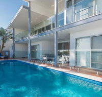 Hamptons Coastline Retreat- Waterfront with a Heated Pool - Accommodation Gladstone