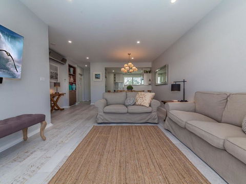Hamptons Retreat @ Unit 259A Pacific Blue - Accommodation Gladstone 3