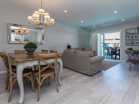 Hamptons Retreat @ Unit 259A Pacific Blue - Accommodation Gladstone 1