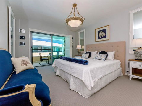 Hamptons Retreat @ Unit 259B Pacific Blue - Accommodation Gladstone 0