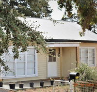 Happy cozy house for holidays Beach BBQ Pet friendly 35kms from CBD in country life style  - Accommodation Gladstone