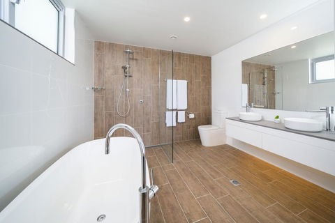 Harbour Cove - Accommodation Gladstone 2