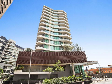 HARBOURSIDE- Hosted By: L'Abode Accommodation - Accommodation Gladstone 3