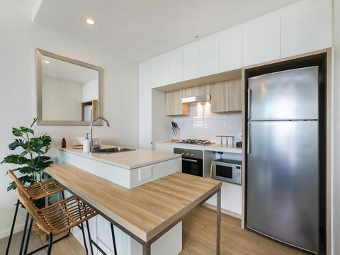 HARBOURSIDE- Hosted By: L'Abode Accommodation - Accommodation Gladstone 1