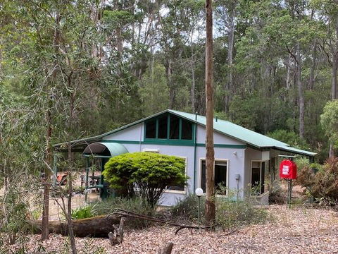 Harmony Forest Cottages & Lake Side Lodge - Accommodation Gladstone 0