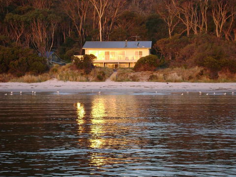 Harpers On The Beach - Accommodation Gladstone 0