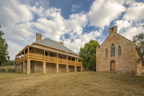 Hartley Historic Cottages - Accommodation Gladstone 0