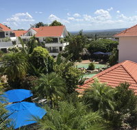 Haven on Noosa Hill - sunset views pools spa - Accommodation Gladstone