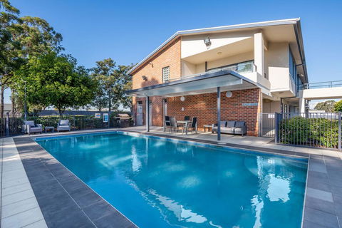 Hawkesbury Race Club Motel - Accommodation Gladstone 1