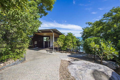 Headland Hideaway - Accommodation Gladstone 1