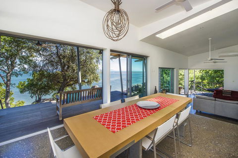 Headland Hideaway - Accommodation Gladstone 3